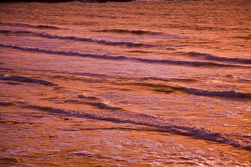 日落时的海浪，俄勒冈海岸