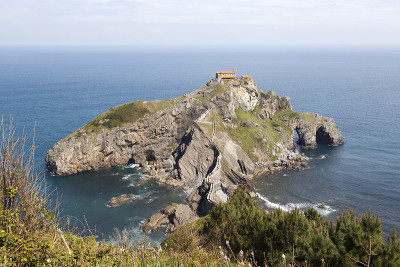 完整的风景圣胡安de Gaztelugatxe