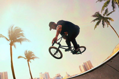 BMX骑手。