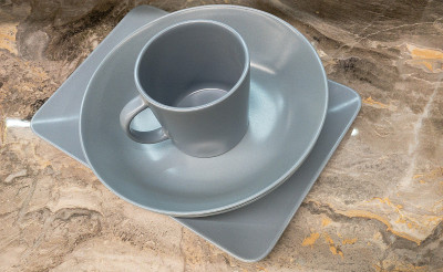 玛瑙桌上的茶具