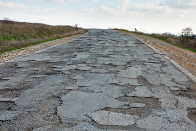 受损的道路