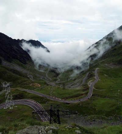 transagarasan或DN7C是罗马尼亚第二高的路面。