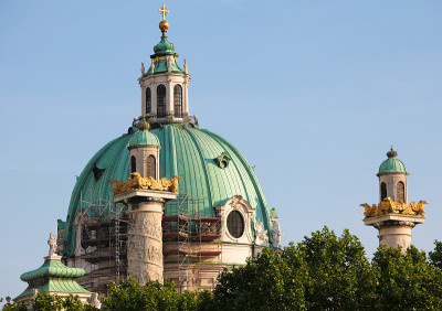 在维也纳Karlskirche