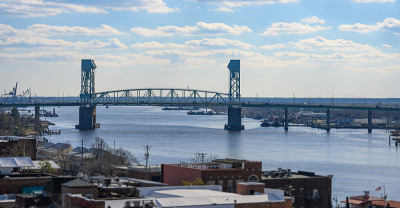 Cape Fear River和Wilmington Downtown, NC, USA