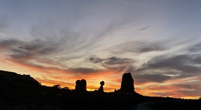 日落后的平衡岩石