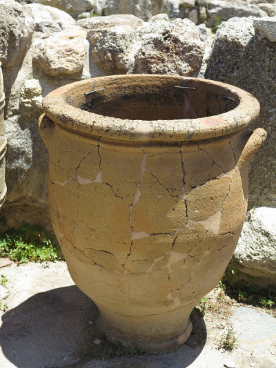 希腊克里特岛的古代陶土米诺斯双耳罐