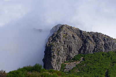 马德拉岛阿里罗火山上的乌云