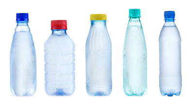 配上瓶装水
