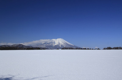 雪原和岩手山