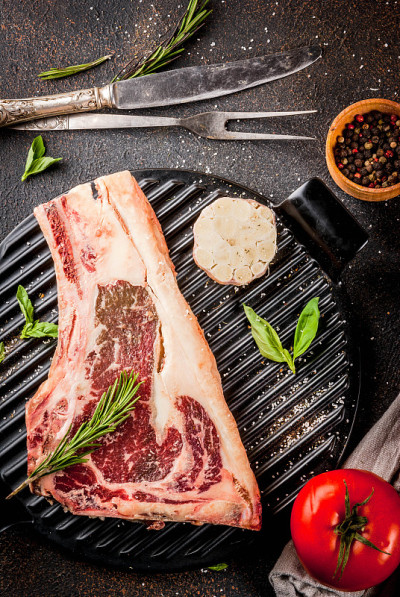 生牛肉和猪肉