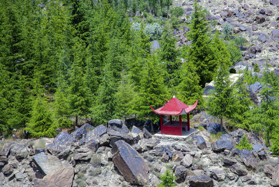 有山脉、山谷和云彩的风景照片