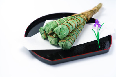 日本年糕“Chimaki”和“Kashiwa mochi”。5月日本的季节性节日形象。