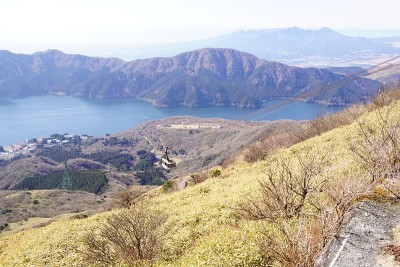 乘坐缆车从箱根花园到山顶