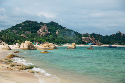 美丽的风景，海景，完美的海滩，巨石