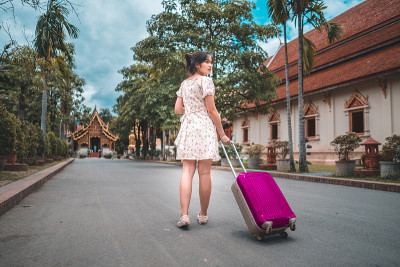ฺฺ美丽的女人旅行在Phra Singh寺庙清迈泰国