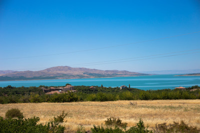 以拉齐格的哈扎尔湖(Elazığ)是该地区最重要的自然资产之一。