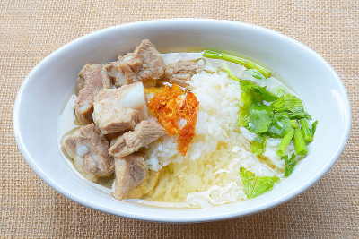 排骨汤配米饭