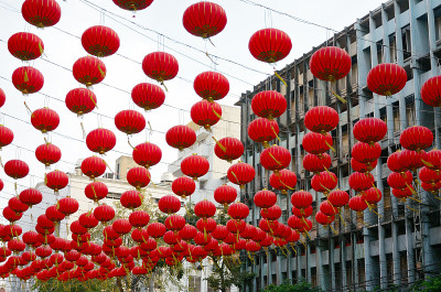 中国大红灯笼高高挂