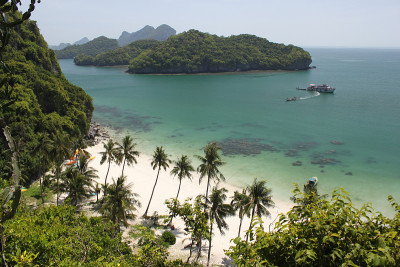 Angthong公园的寒