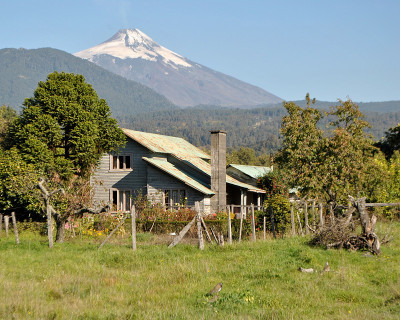 维拉里卡火山前的房子