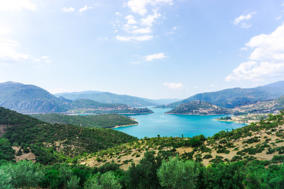 山中有湖，山中有湖