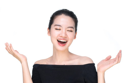一个亚洲美人的肖像孤立在白色