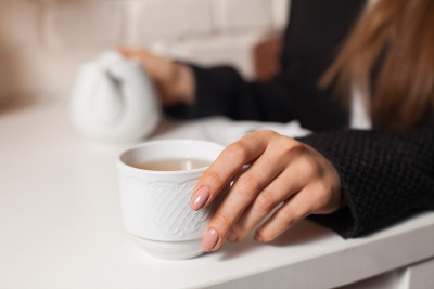 女人喝茶