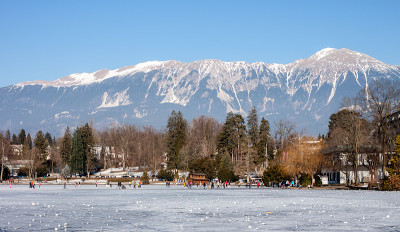 冬季景观冰冻湖