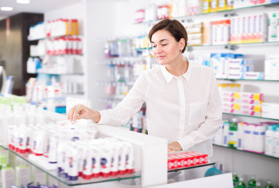寻找产品的普通女性客户