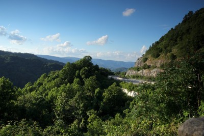 你可以翻过山岭26号洲际公路的瞭望点