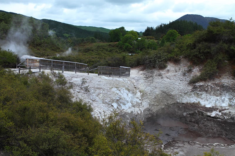 彩虹火山口