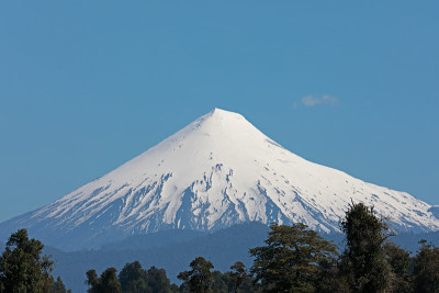 白雪皑皑的山峰