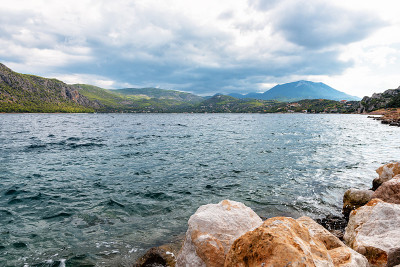 美丽的海景。地中海。风景如画的希腊