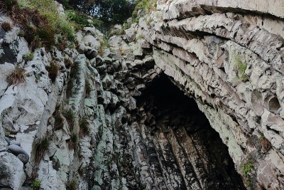 如沙洲状节理、奇岩、峭壁、海岸、