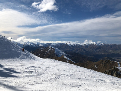 新西兰皇冠峰的雪山美景