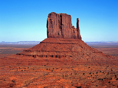 美国纪念碑谷西Mitten Butte。