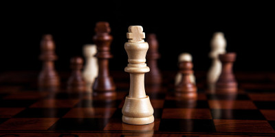 国王在中央的象棋游戏