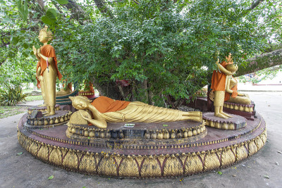 睡佛在老挝万象寺，