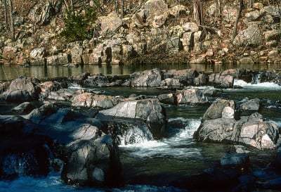约翰逊的自闭SP -瀑布水和河流特写- 2004