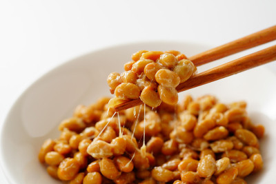 纳豆。日本的食物。