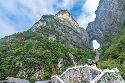 天门山国家公园的天门景观有999级台阶张家界，湖南长沙中国