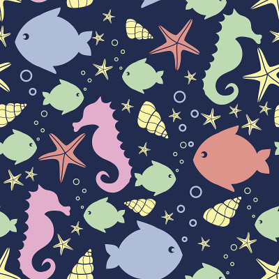 无缝图案与海洋生物涂鸦:海星，鱼，海马，贝壳
