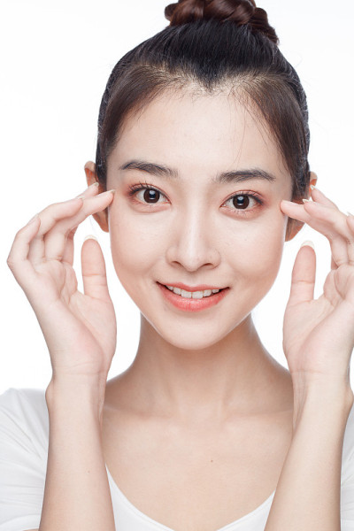 画室里的美女肖像