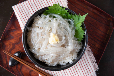 日本料理:一碗日本冰鱼