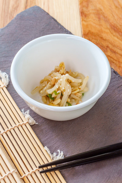 韩式绿豆芽沙拉