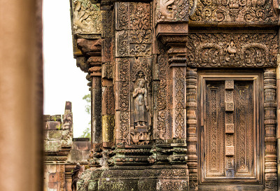 Banteay Srei的Apsara雕像