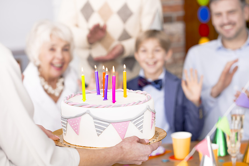 漂亮的装饰生日蛋糕