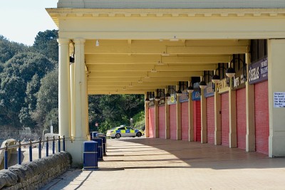 由于冠状病毒大流行，巴里岛被封锁