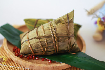 中国饺子，粽子通常在节日期间吃