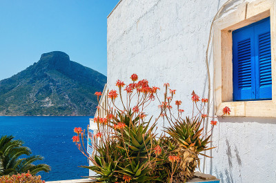 蓝色木制希腊窗花Kalymnos，希腊